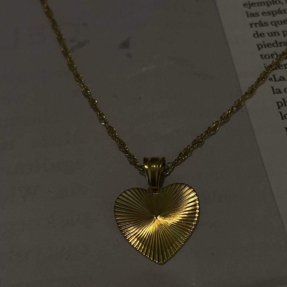Pendant necklace